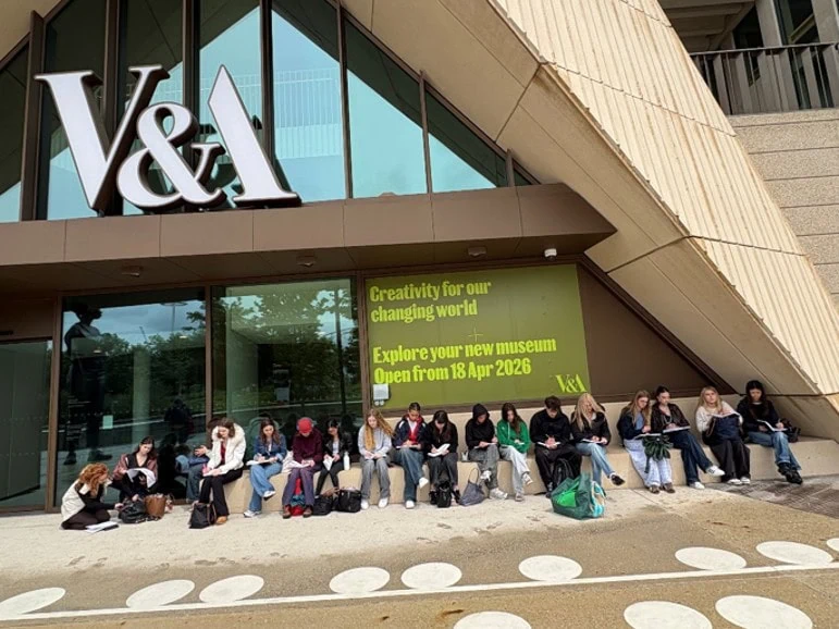 Students outside the V&A Storehouse